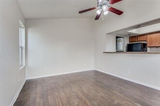 3930 Portland St in Irving, TX - Building Photo - Building Photo