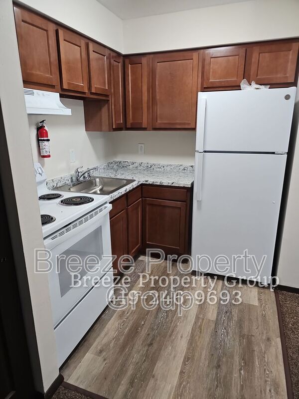 property at 4912 Douglas Rd