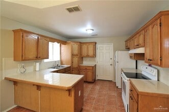 15 N Edison Ave in Edinburg, TX - Building Photo - Building Photo