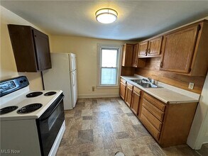 288 Dickey Ave NW in Warren, OH - Building Photo - Building Photo