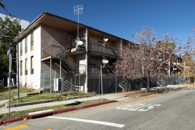 Park Andrew Plaza in Los Angeles, CA - Building Photo - Primary Photo