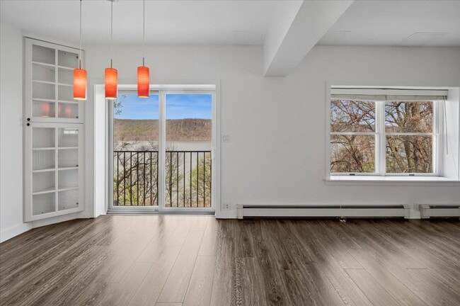 727 Warburton Ave in Yonkers, NY - Foto de edificio - Building Photo