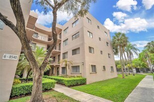 8540 SW 133rd Avenue Rd, Unit 312 in Miami, FL - Building Photo