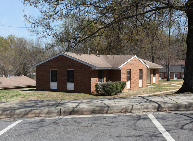 Juanita Hills in High Point, NC - Foto de edificio - Building Photo