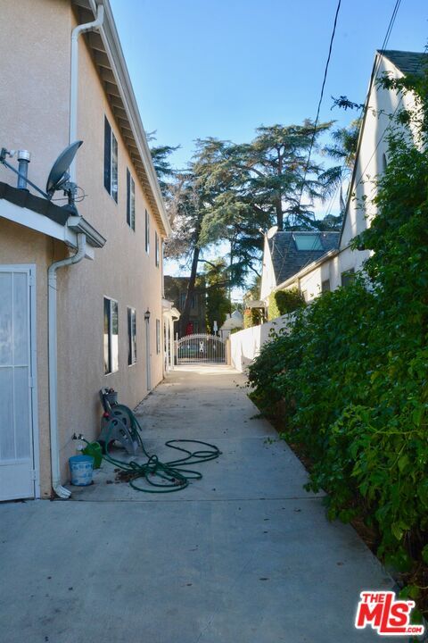 548 N Windsor Blvd in Los Angeles, CA - Building Photo - Building Photo