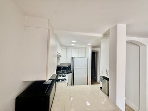 328 Lakeshore Dr in Oxnard, CA - Building Photo - Building Photo