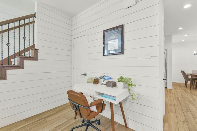 property at 5526 Hyde Park Dr