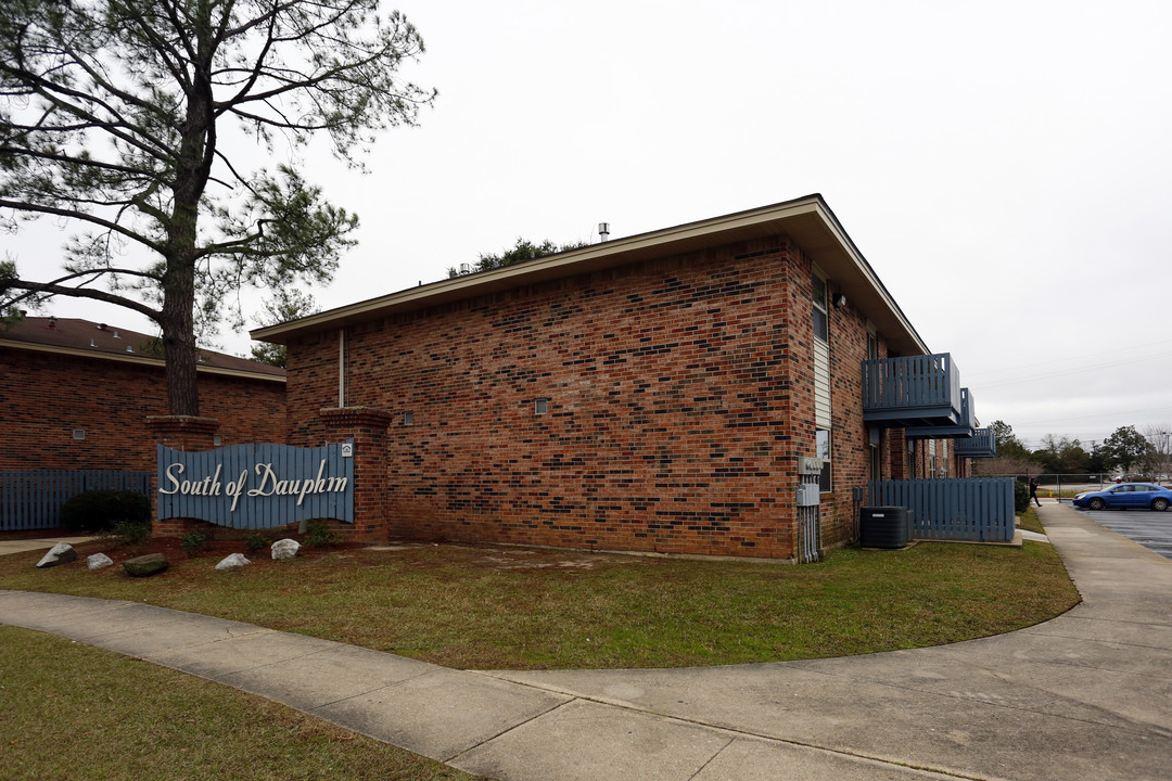 South of Dauphin Apartments in Mobile, AL - Building Photo