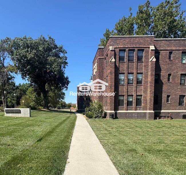property at 2305 Grand Ave