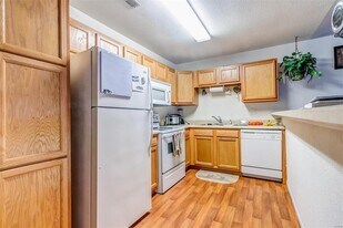 21067 Harbor Ln in St. Robert, MO - Building Photo