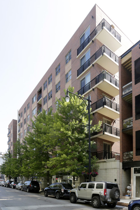 873 N Larrabee St in Chicago, IL - Foto de edificio