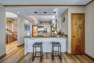 680 Hiller Dr in Oakland, CA - Foto de edificio - Building Photo