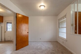 809 Crescent St in Denton, TX - Building Photo - Building Photo