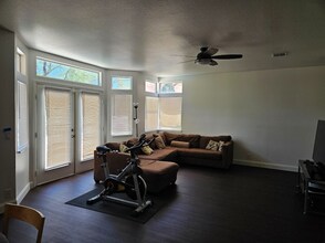 2648 N Ontario Dr in Las Vegas, NV - Foto de edificio - Building Photo