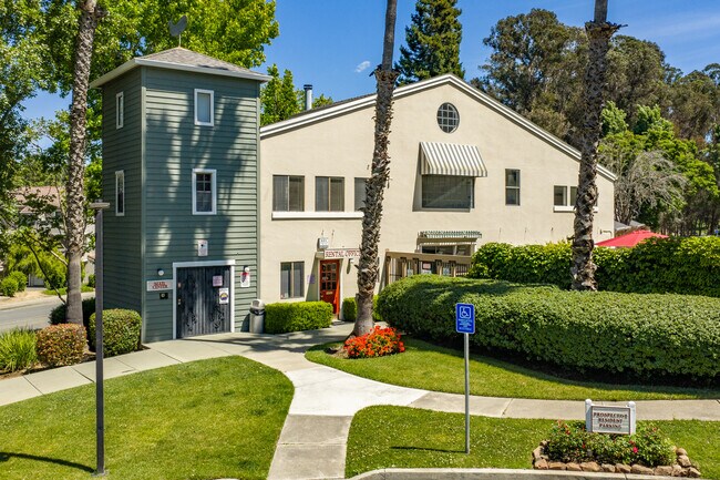 Village View Apartments in Vallejo, CA - Building Photo - Building Photo