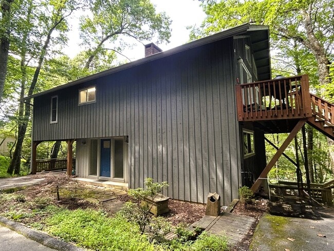 property at 182 Lloyd Bentley Ln