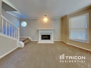 257 Winding Waters Ct in Stone Mountain, GA - Building Photo - Building Photo