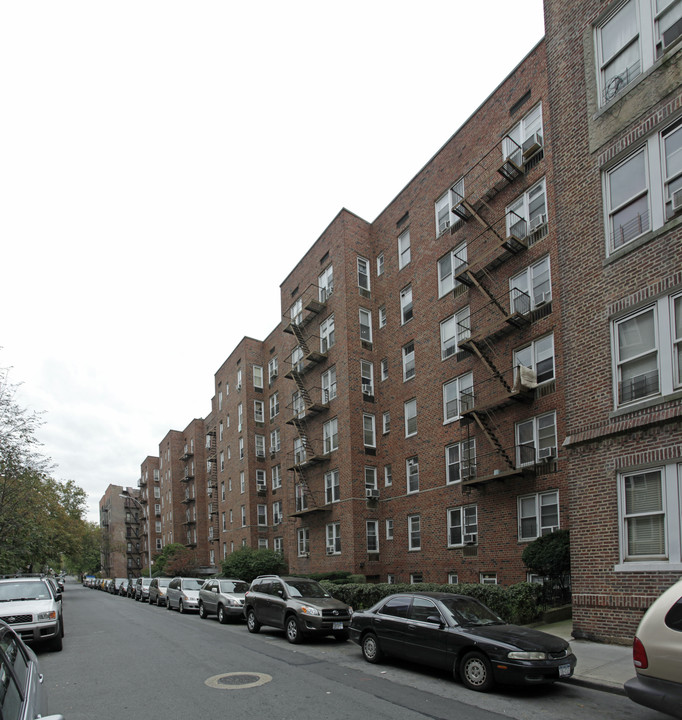 140-60 Beech Ave in Flushing, NY - Building Photo