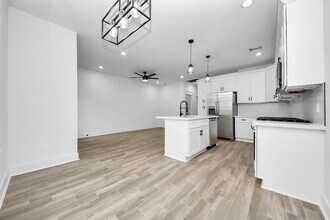 701 E Canino Rd-Unit -C in Houston, TX - Building Photo - Building Photo