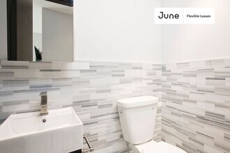 320 Manhattan Ave in New York, NY - Building Photo - Building Photo