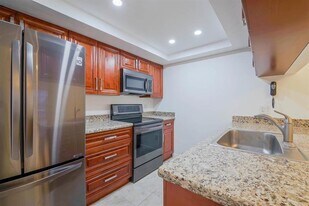 661 Waterside Dr in Hypoluxo, FL - Building Photo