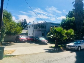 5504 Camellia Ave in North Hollywood, CA - Building Photo - Building Photo