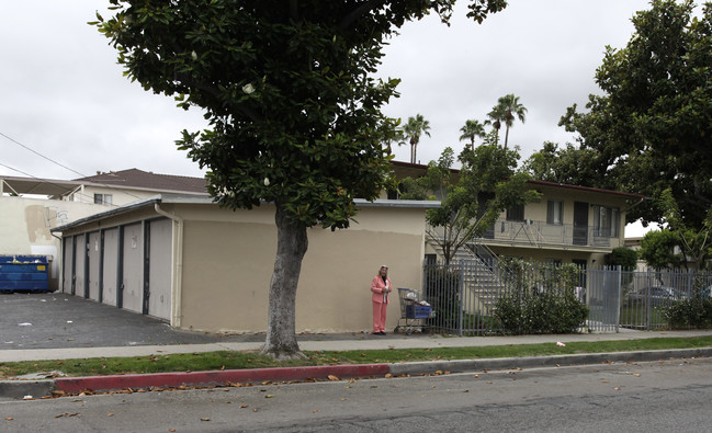 1000 E Sycamore St in Anaheim, CA - Foto de edificio - Building Photo