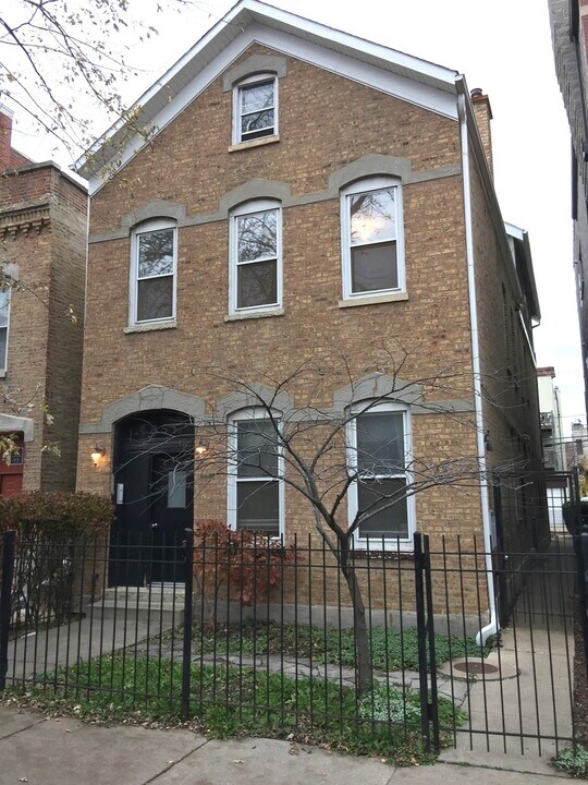 851 N Hermitage Ave-Unit -2F in Chicago, IL - Building Photo