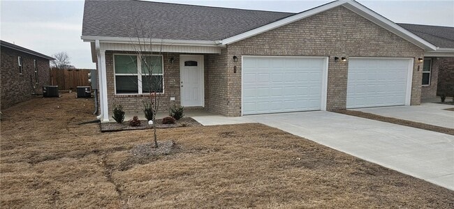 521 NW 68th Ave in Bentonville, AR - Building Photo - Building Photo