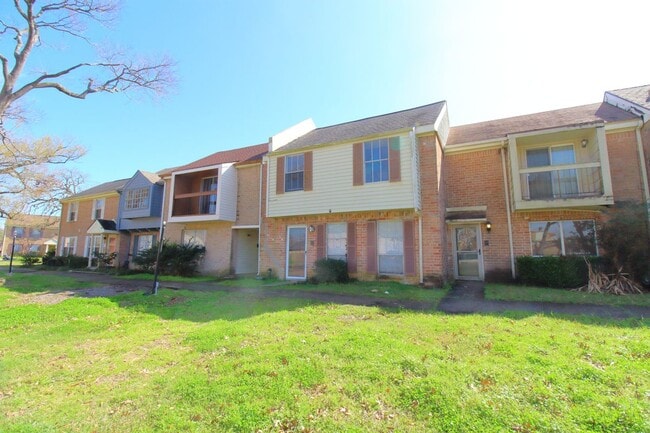 property at 3206 Briar Ct