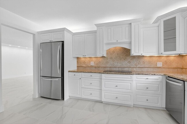 9151 Pine Springs Dr in Boca Raton, FL - Building Photo - Building Photo