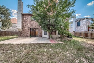 11911 Altamonte Oaks in San Antonio, TX - Building Photo - Building Photo