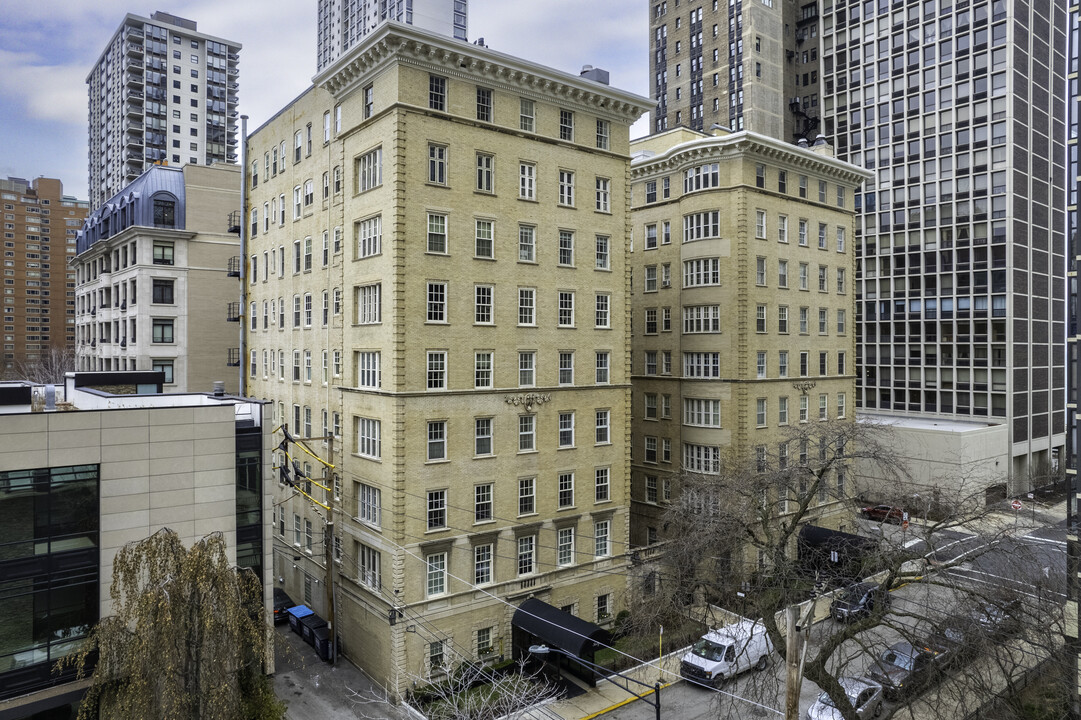 70 East Scott West Wing in Chicago, IL - Building Photo