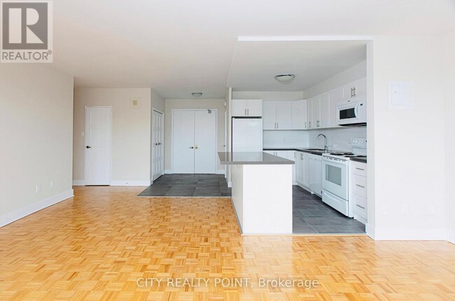 10-510 Shallmar Blvd in Toronto, ON - Building Photo - Building Photo