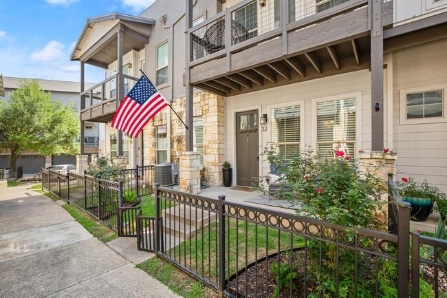 property at 2520 Bluebonnet Ln