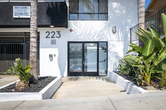 223 N Alvarado St in Los Angeles, CA - Foto de edificio - Building Photo