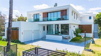 922 NE 78th St in Miami, FL - Building Photo