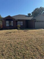 1519 Hayloft Ln in Granbury, TX - Building Photo