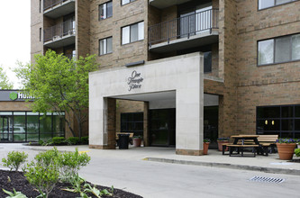 The Triangle Apartments in Cleveland, OH - Foto de edificio - Building Photo