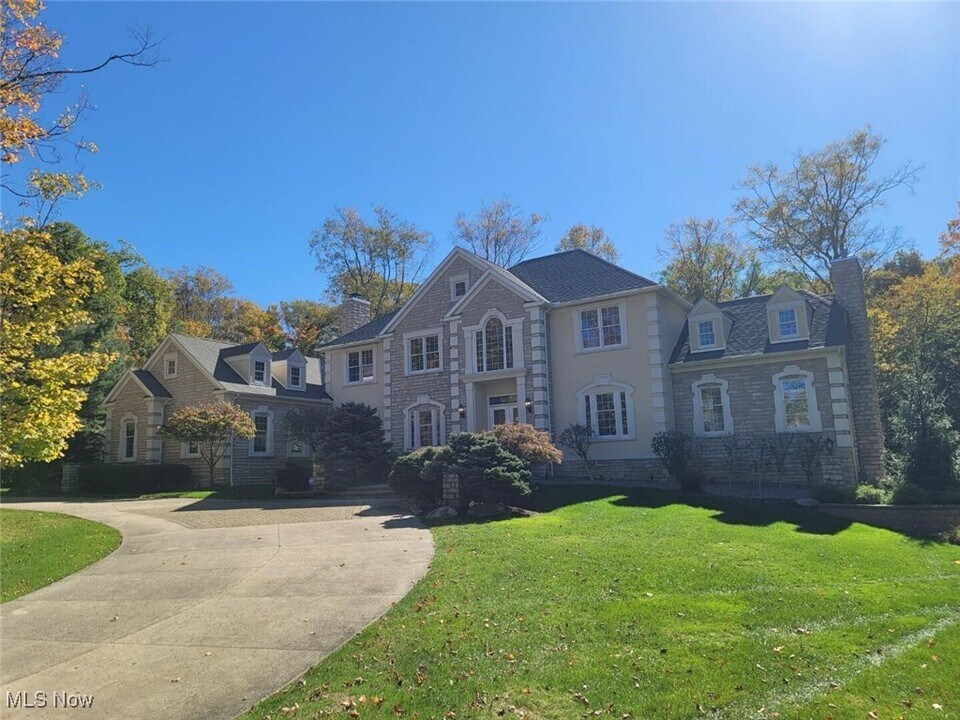 4466 Forest Brooke Ct N in Richfield, OH - Building Photo