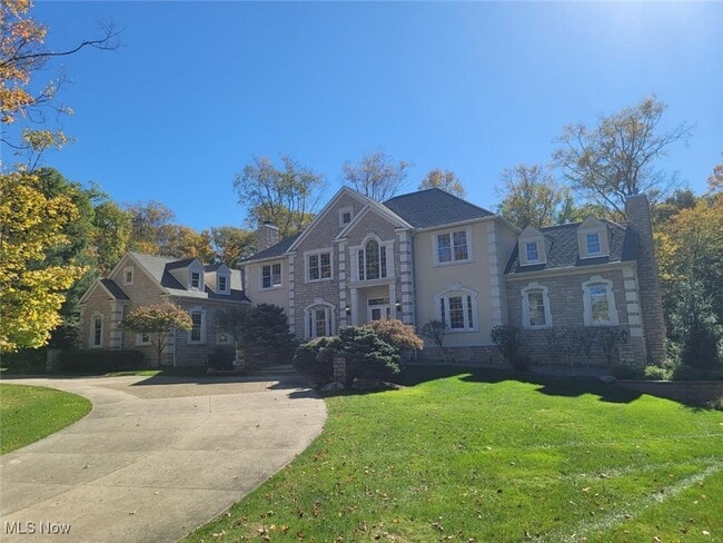 property at 4466 Forest Brooke Ct N