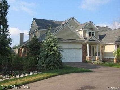 1030 Oakwood Dr in Bloomfield Township, MI - Building Photo