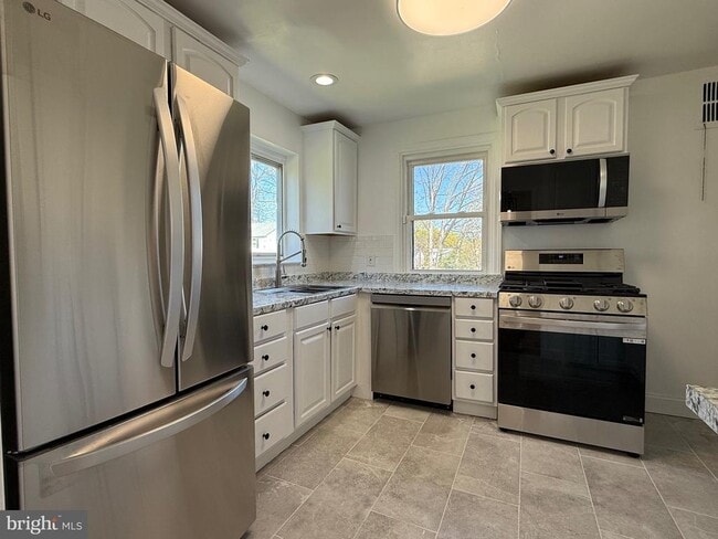 property at 6134 Marglenn Ave