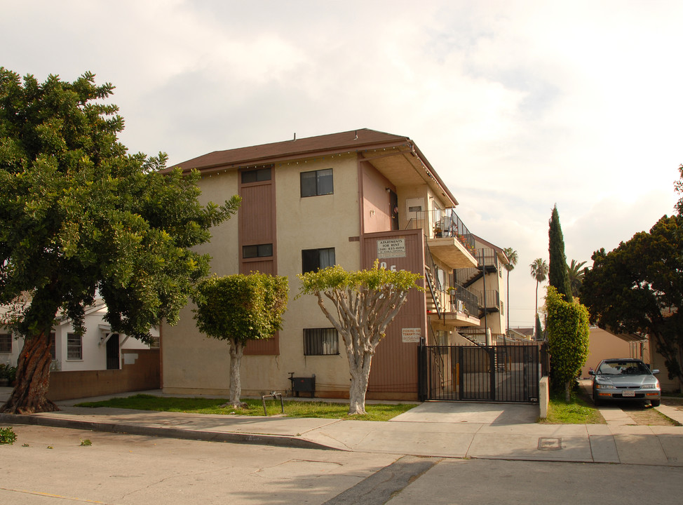 1056 Ravenna Ave in Wilmington, CA - Building Photo