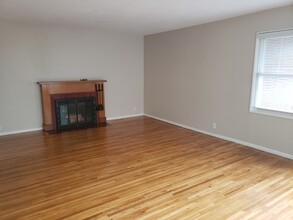 6845 N Albina Ave, Unit 6845 N Albina, Back 2BD in Portland, OR - Building Photo - Building Photo