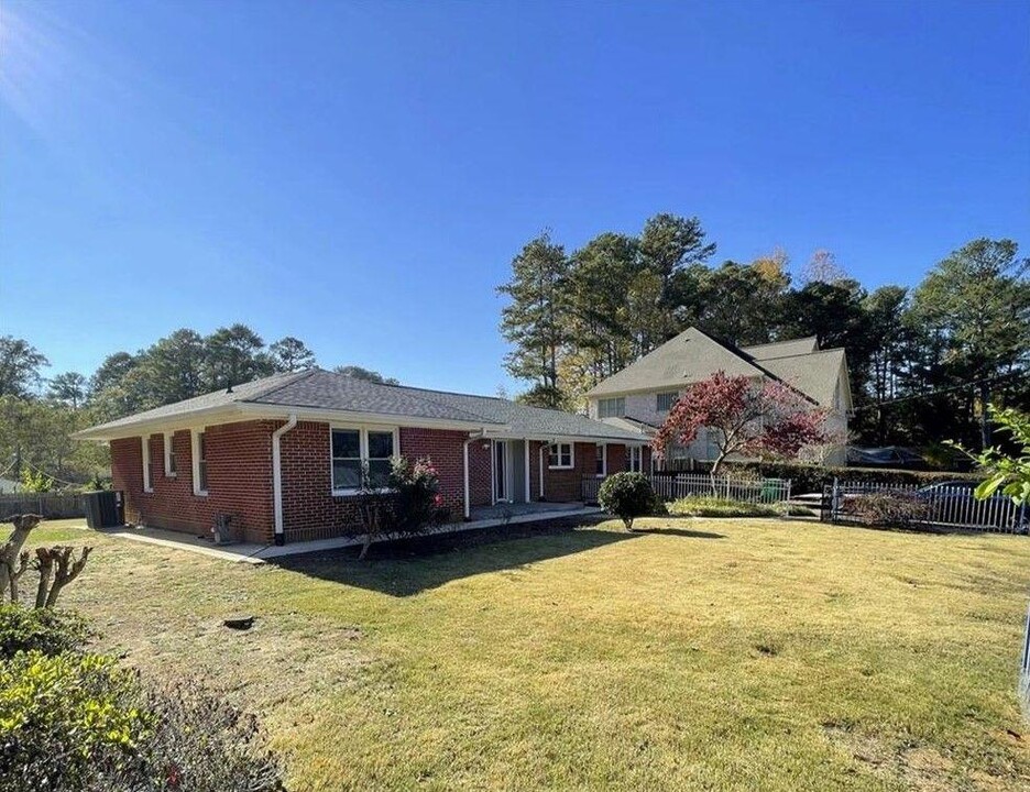 1802 Briarlake Cir in Decatur, GA - Building Photo