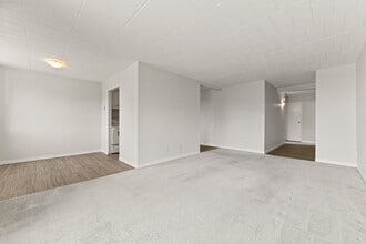 Marine Court Apartments in Windsor, ON - Building Photo - Building Photo