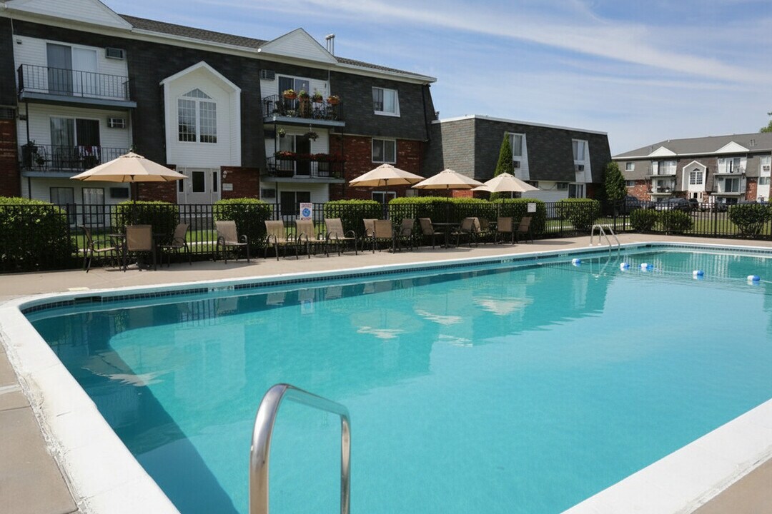 Country Glenn Apartments in Grand Island, NY - Building Photo