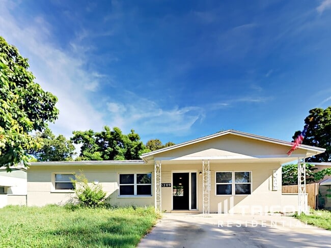 5209 100th Ave in Pinellas Park, FL - Building Photo - Building Photo