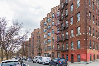 306 E Mosholu Pky in Bronx, NY - Foto de edificio - Building Photo